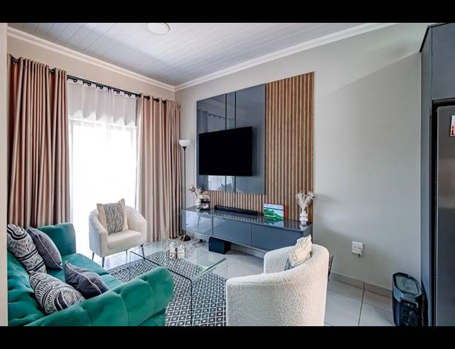 2 BEDROOM TOWNHOUSE FOR SALE IN ANNLIN